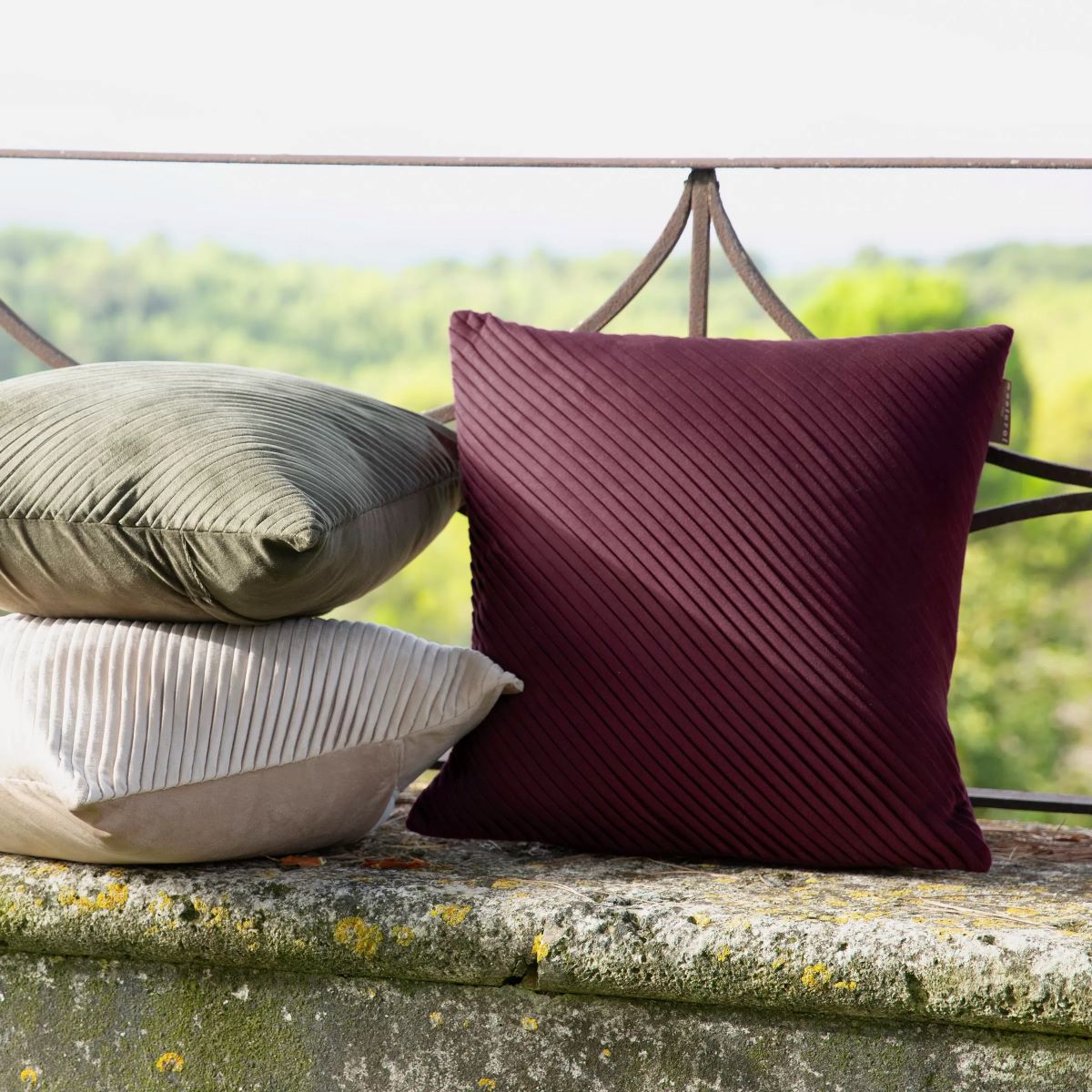 funda-cojin-plieges-burdeos-folds (1)