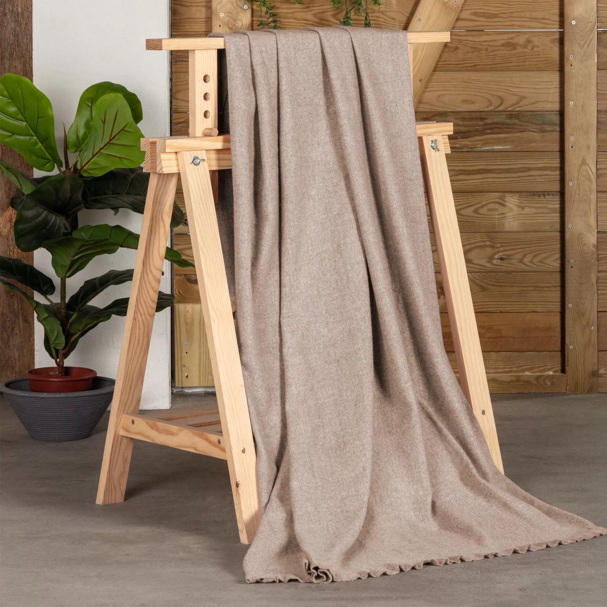 manta-plaid-sofa-liso-beige-bruma